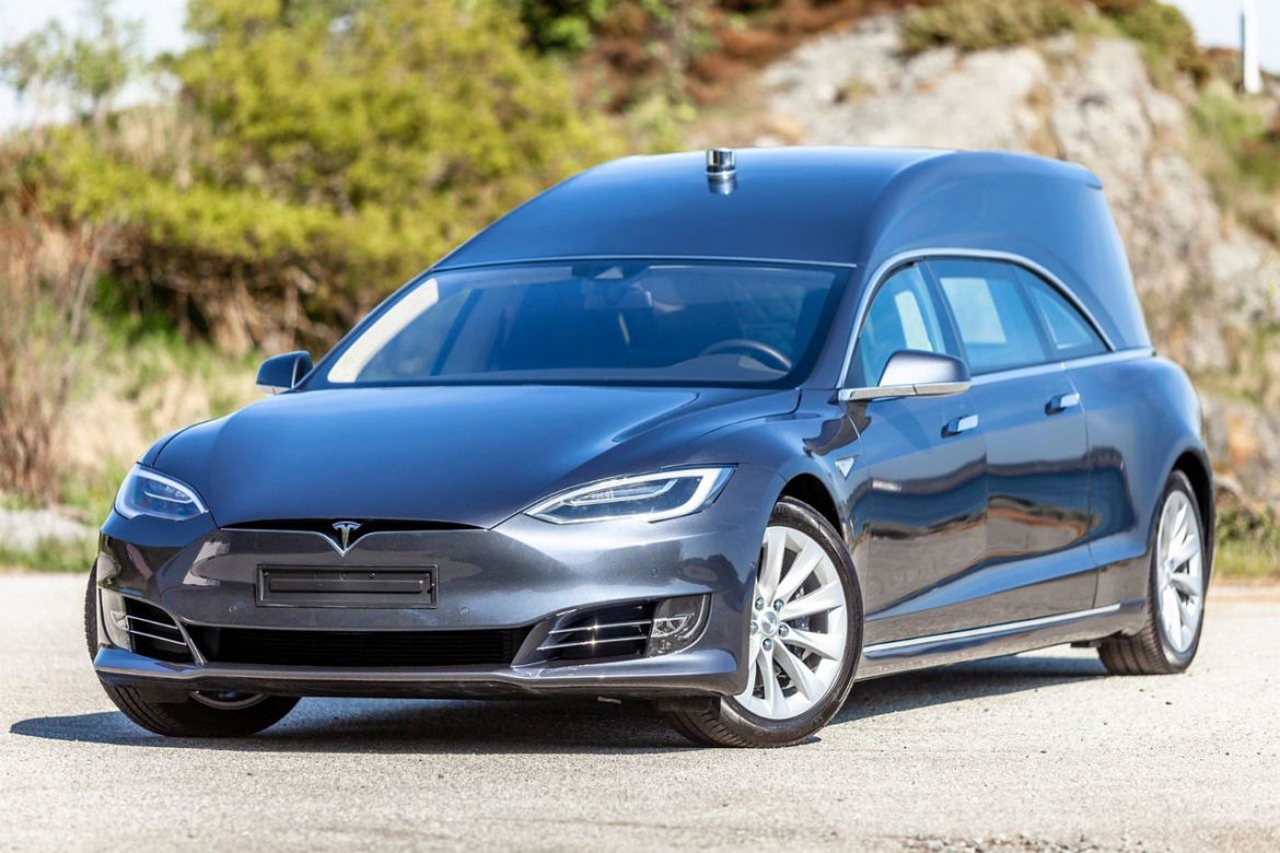 Tesla Model S Karawan