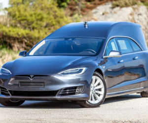 Tesla Model S Karawan