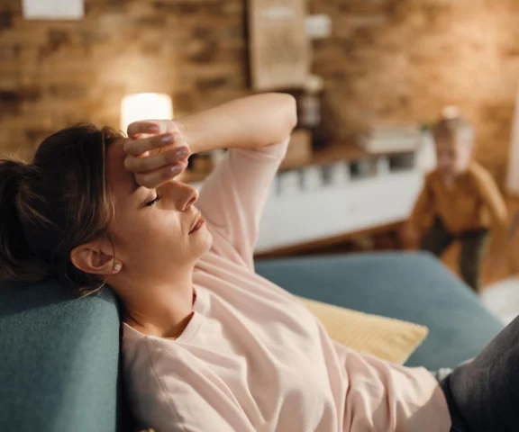 Nocne poty i zmęczenie mogą być pierwszym sygnałem. Hematolog ostrzega przed chorobą, która atakuje szpik kostny 