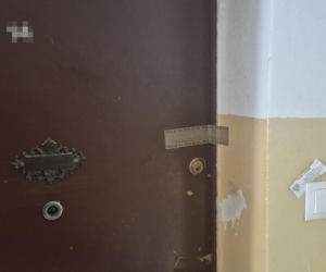 Roman mieszkał z rozkładającym się ciałem brata. Kiedy pojawiły się służby, skoczył z okna i zginął