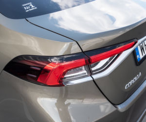 Toyota Corolla Sedan 1.8 Hybrid 122 KM e-CVT vs Hyundai Elantra Style 1.6 MPI 6MT