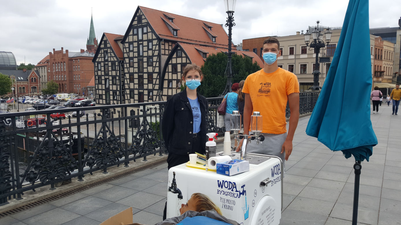 W centrum Bydgoszczy rozdają darmową wodę