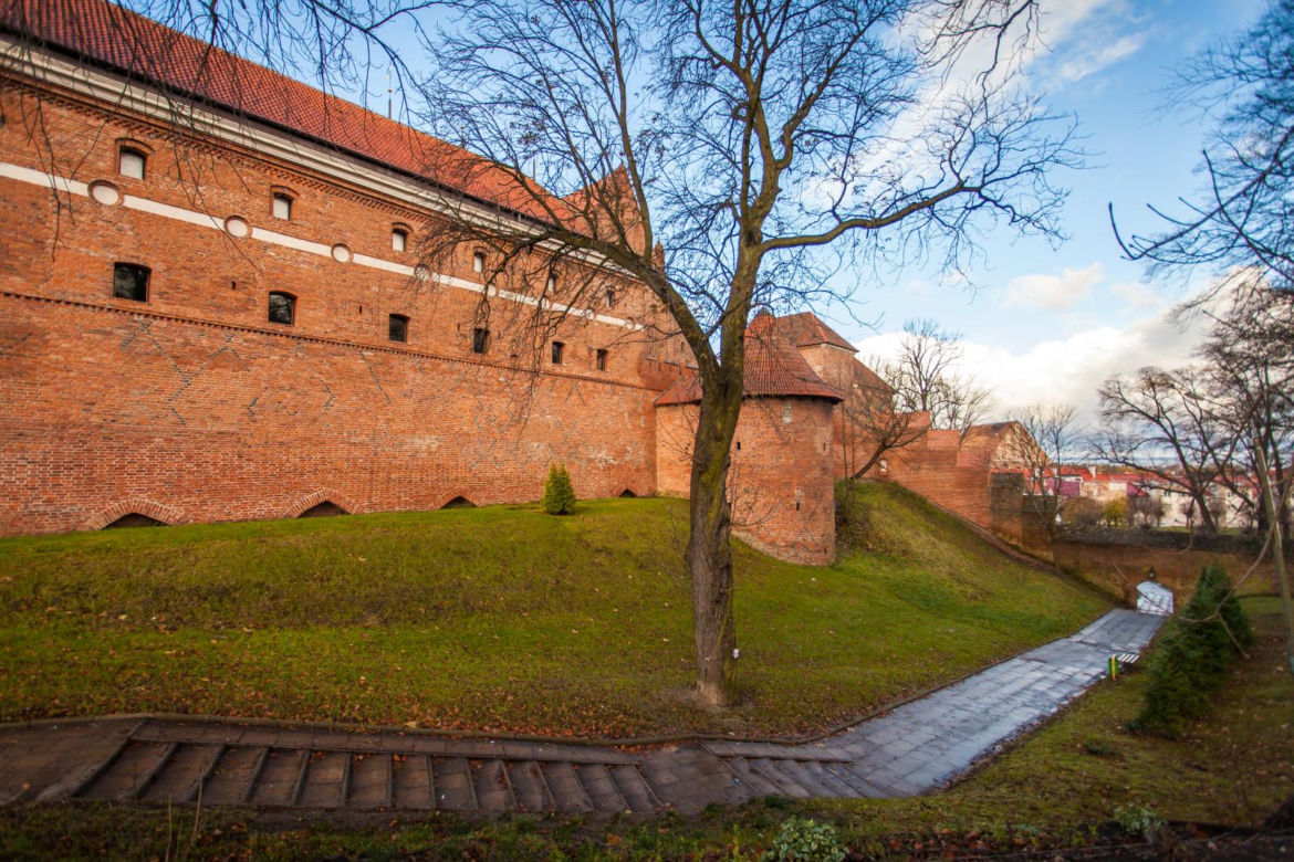Niesamowite miasteczko nad Zalewem Wiślanym. Historia i magia w jednym miejscu