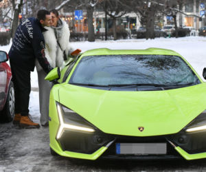 Klaudia Halejcio, mąż jej otworzył auto za całusa