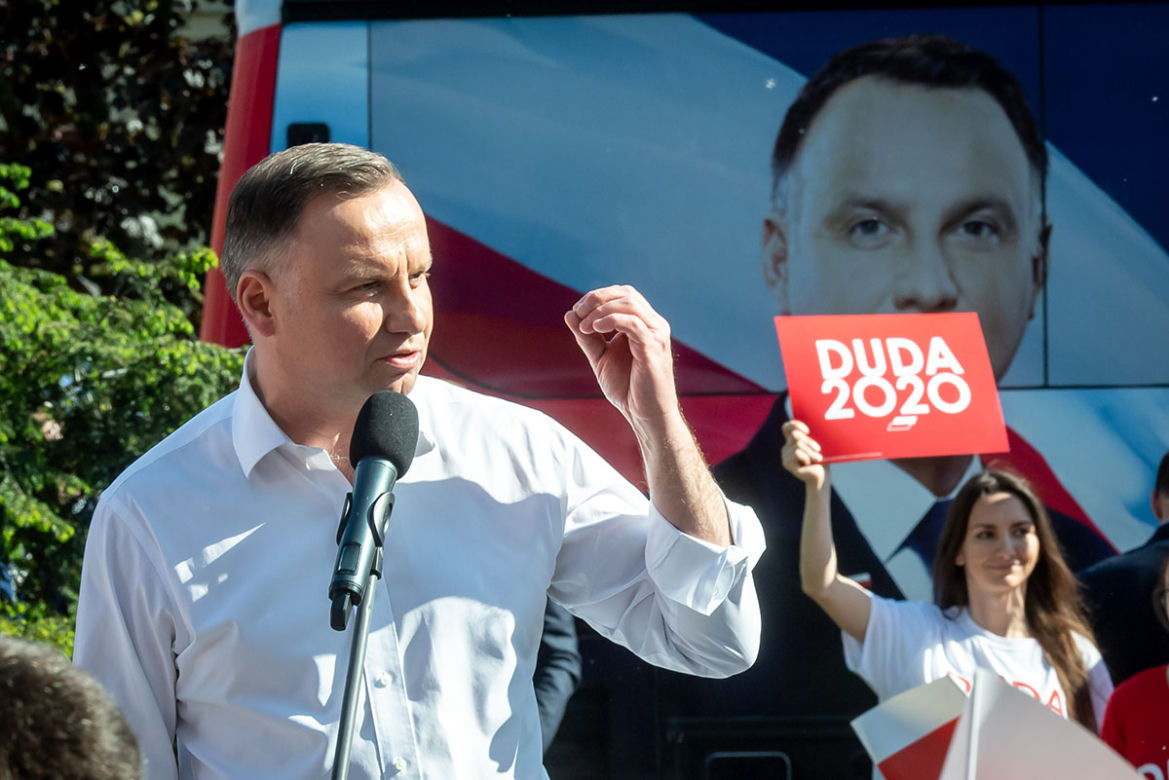 Trzaskowski zjada Hołownię!