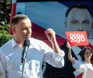 Trzaskowski zjada Hołownię!