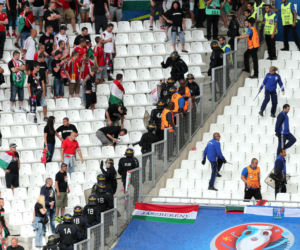 Zadyma kibiców na Euro 2016 podczas meczu Węgier z Islandią