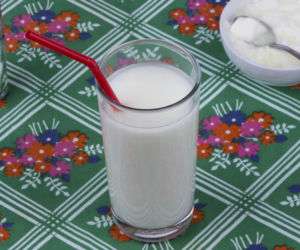Kefir czy skyr na śniadanie? Jeden produkt może lepiej wspierać mięśnie i sytość