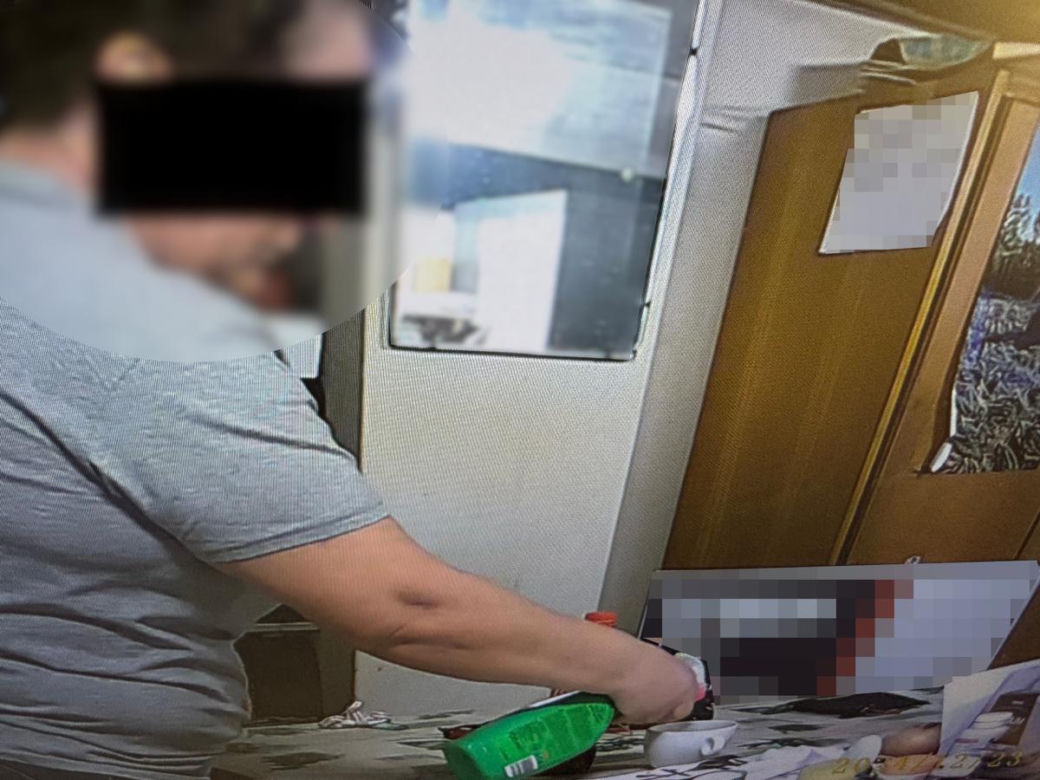 Kobieta dolewała żrące substancje koleżance z pracy