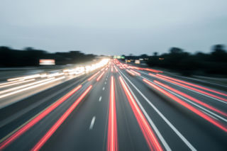 85-latek pędził Porsche pod prąd. Co tak naprawdę wydarzyło się na obwodnicy?