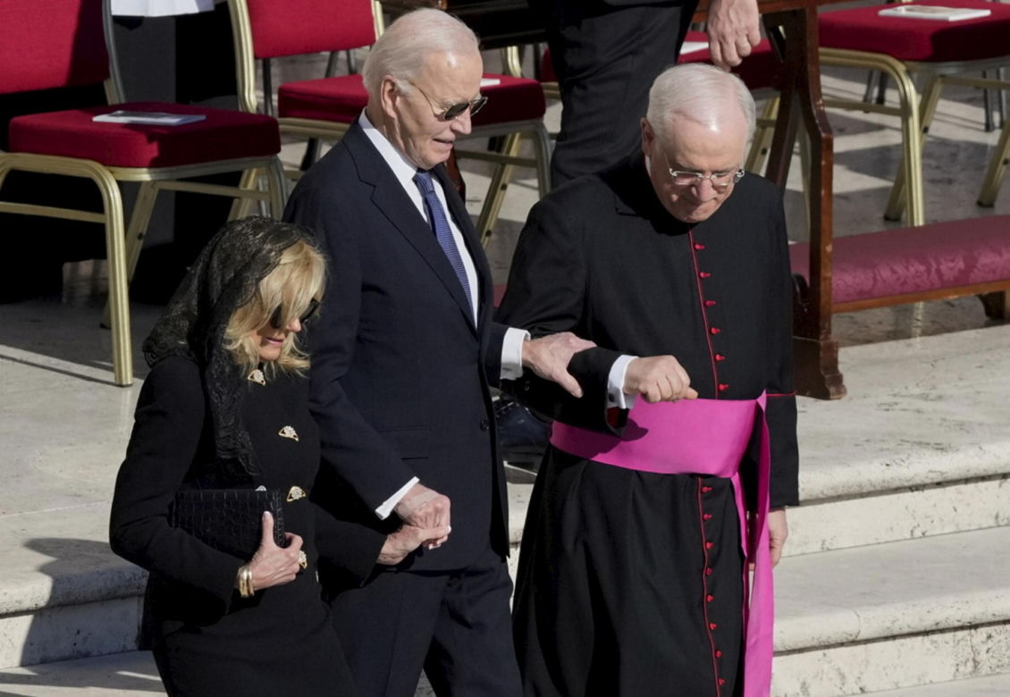 Głowy państw żegnają papieża Franciszka. Do Watykanu zjechali najważniejsi