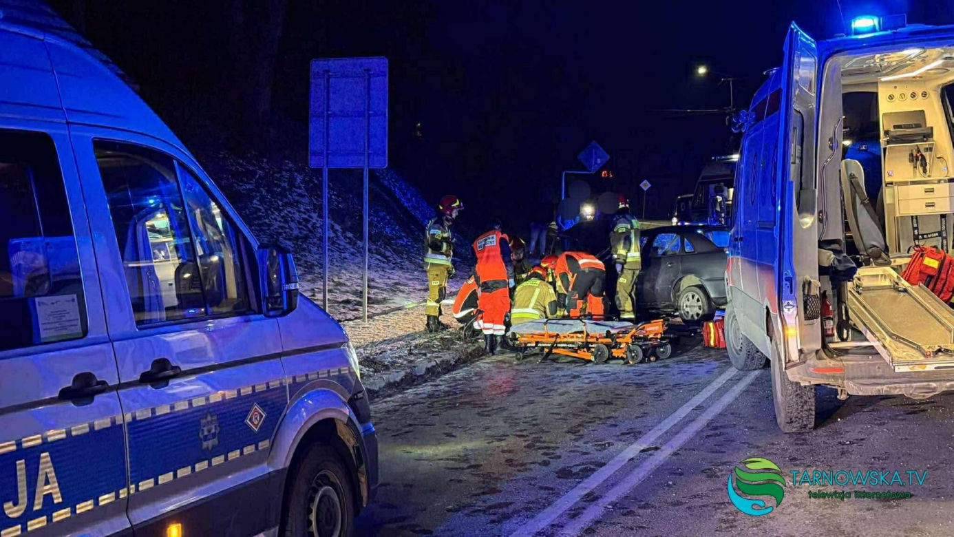 Poręba Radlna. 31-latek nie żyje, trzy osoby ranne. Domniemany sprawca wypadku w Nowy Rok był nietrzeźwy [ZDJĘCIA].