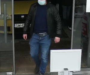 Chorzów: Wynieśli ze sklepu telefon komórkowy, opaskę Mi Band i myszkę dla graczy. Rozpoznajesz ich?