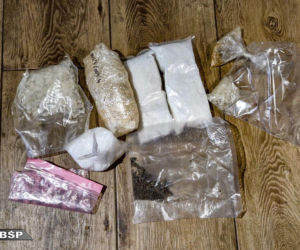 Handlowali narkotykami, wprowadzali do obrotu fałszywe pieniądze. 20 osób stanie przed sądem