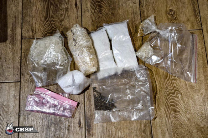 Handlowali narkotykami, wprowadzali do obrotu fałszywe pieniądze. 20 osób stanie przed sądem