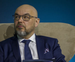 Afera w ochronie zdrowia uderza w prezesa NFZ. Tyle zarabia Filip Nowak 