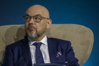 Afera w ochronie zdrowia uderza w prezesa NFZ. Tyle zarabia Filip Nowak 