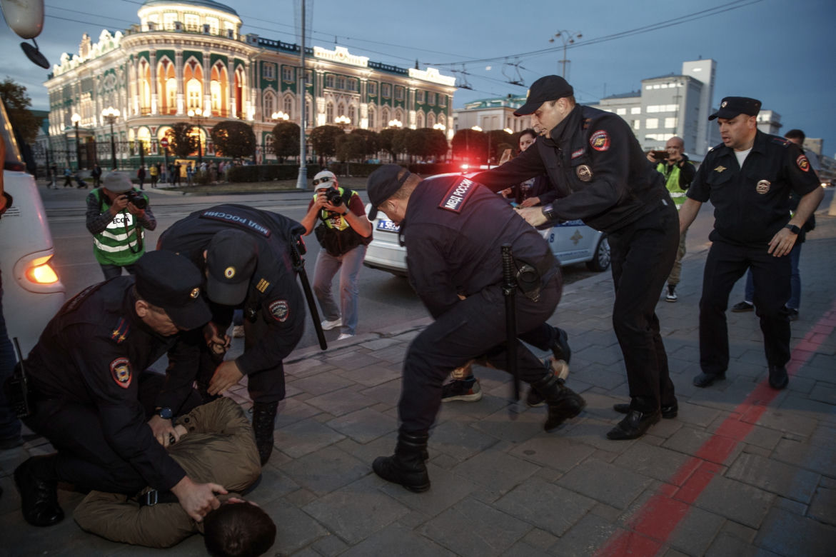 Uliczne protesty w Rosji! Zatrzymanych Putin wysyła na wojnę. Mobilizacja jednak powszechna?