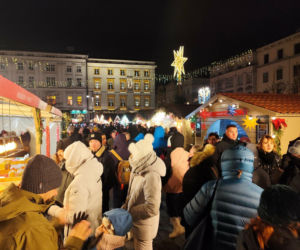 Tłumy na bożonarodzeniowym jarmarku na Rynku. To ostatnie dni żeby go odwiedzić