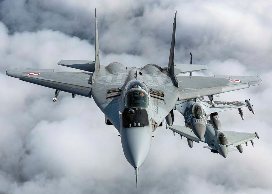 Brytyjski Eurofighter Typhoon, i polskie MiG-29 i F-16