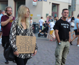 Torunianie protestują przeciwko przegłosowaniu Lex TVN