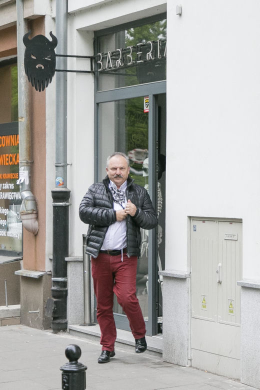 Marek Jakubiak u fryzjera