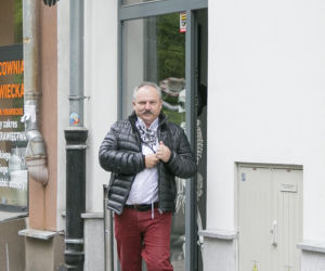 Marek Jakubiak u fryzjera