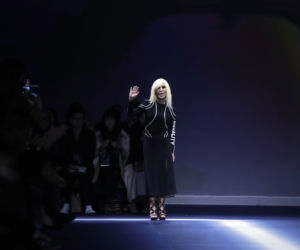 Penelope Cruz jako Donatella Versace