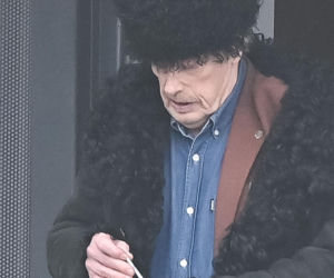 Daniel Olbrychski pali pod zakazem palenia