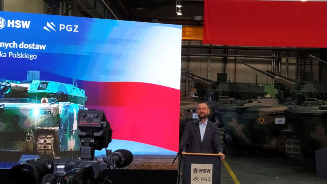 Pierwsze Borsuki wreszcie w wojsku. Szef MON: "111 Borsuków to nie jest nasze ostatnie słowo"