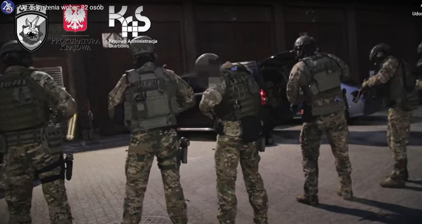 Afera w klubach go-go w kraju. Wśród oskarżonych policjanci i tancerki