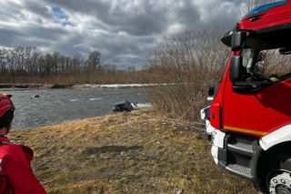 Samochód w Popradzie. W pobliżu znaleziono ciało