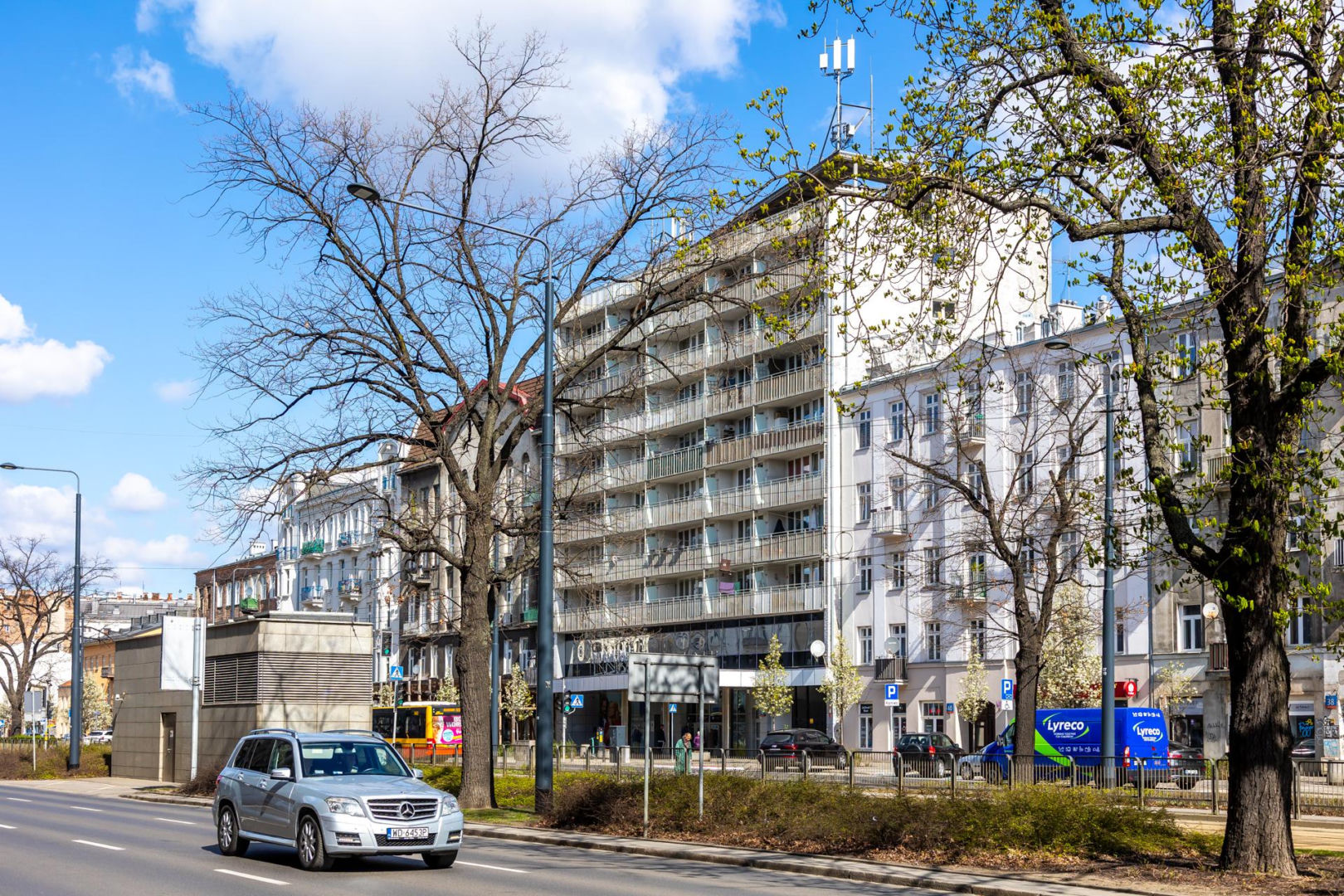 Blok przy Targowej 42 w Warszawie