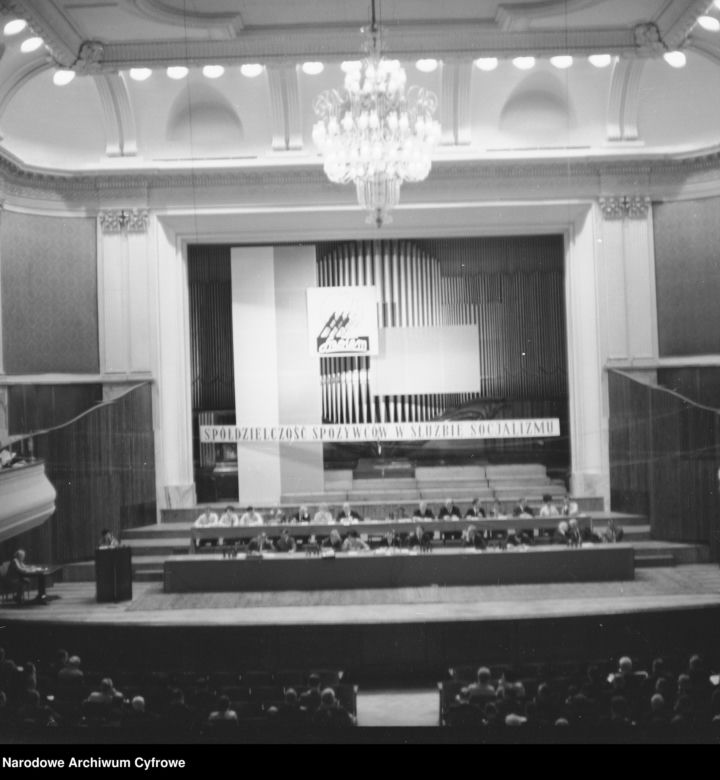 QUIZ PRL. Pałac Kultury i Nauki w Warszawie. Zmierz się z historią dziarskiego 70-latka? 