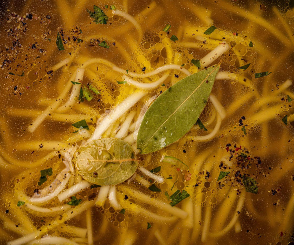 3 powody, dla których rosół wychodzi mętny i jak tego uniknąć