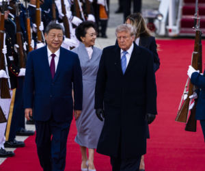 Przywódca Chin przyleciał do USA. Też przeszedł po czerwonym dywanie