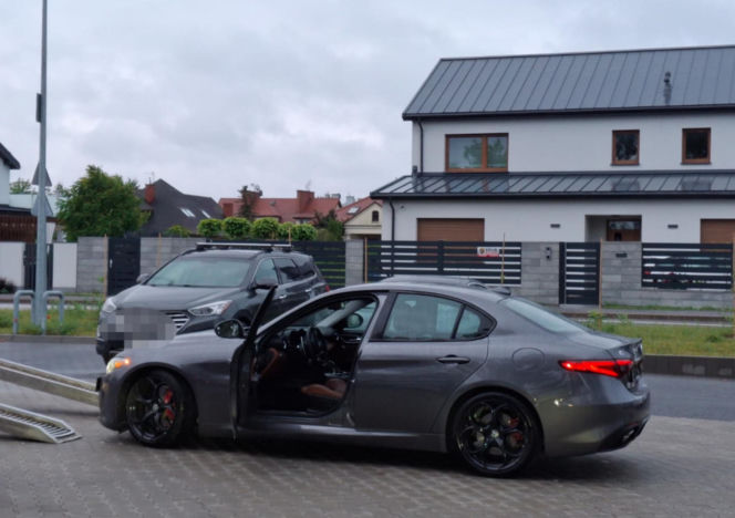 „Kobra” gryzie złodziei. Byli poszukiwani. 29-latek i 34-latek wpadli, gdy wysiedli z kradzionego Alfa Romeo