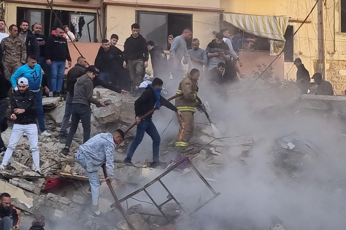 Do 13 wzrosła liczba ofiar śmiertelnych katastrofy budowlanej w Trypolisie