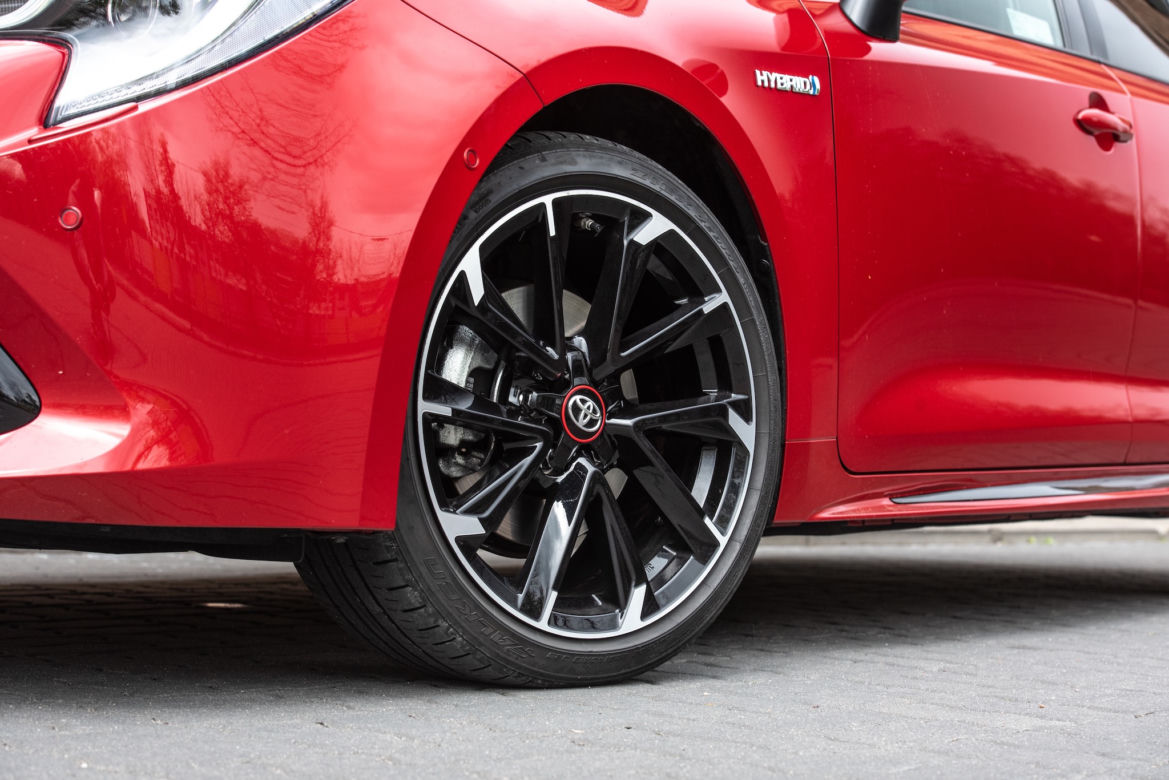 Toyota Corolla TS Kombi GR Sport 2.0 Hybrid 180 KM e-CVT 