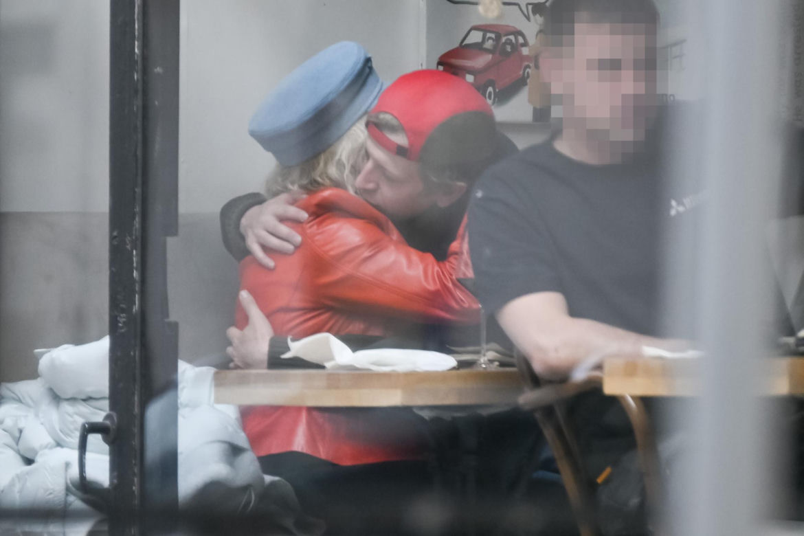 Katarzyna Figura przytula Maćka Musiałowskiego