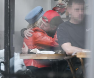 Katarzyna Figura przytula Maćka Musiałowskiego