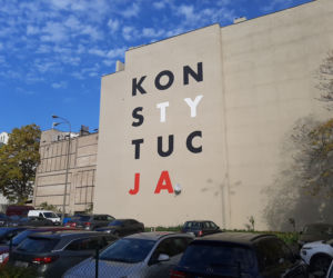Mural z napisem KONSTYTUCJA powstał w Poznaniu