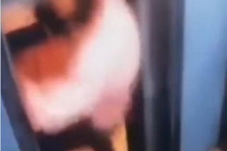 Wchodził do windy, ona ruszyła. Mrożące krew w żyłach wideo