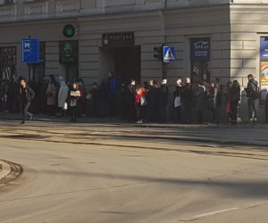 Kraków: Gigantyczne kolejki po pączki! [ZDJĘCIA INTERNAUTÓW]