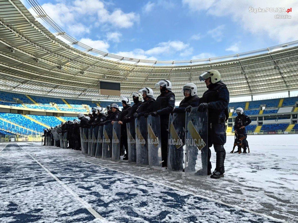 Policjanci ćwiczyli na Stadionie Śląskim w Chorzowie