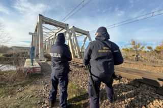 Działania policjantów z garnizonu stołecznego na torach i dworcach