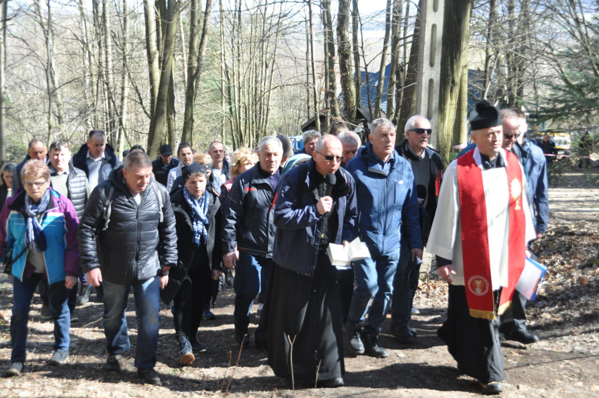 Droga Krzyżowa z Nowej Słupi na Święty Krzyż