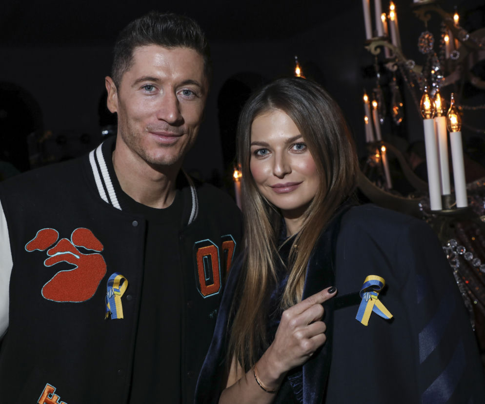 Anna i Robert Lewandowscy na Tygodniu mody w Paryżu solidaryzują się z Ukrainą