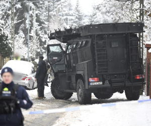Makabra w Warszawie. Dwa ciała w mieszkaniu, nie oszczędził nawet psów. Nieoficjalnie: zabił rodziców