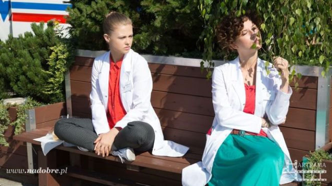 Na dobre i na złe odc. 537. Klaudia Miller (Julia Wyszyńska), Ola Pietrzak (Anna Karczmarczyk)